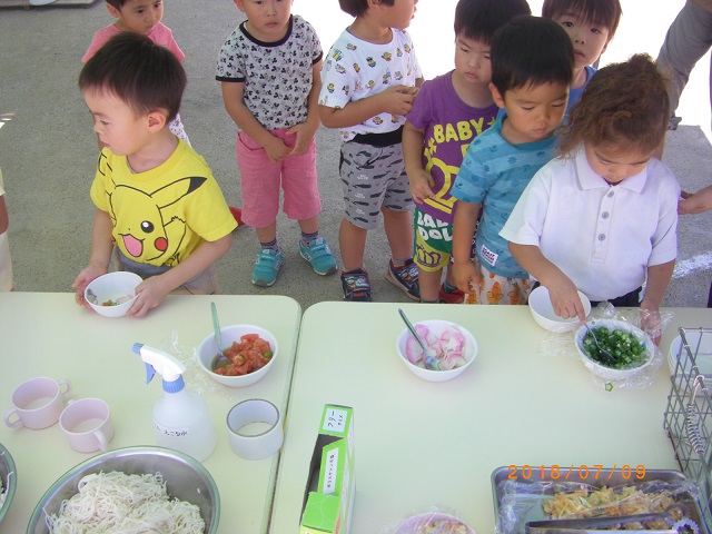 二川名物「流しそうめん」